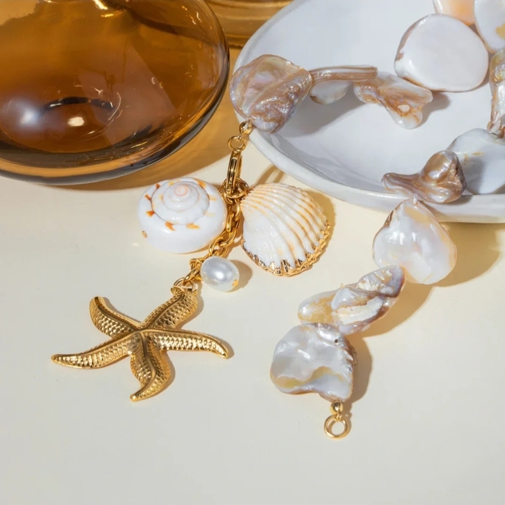 Seashell Gold Star Necklace - Picture 5 of 6